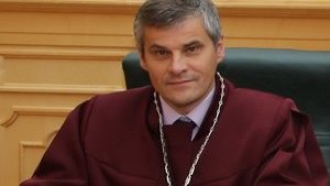 Суддя Конституційного Суду Мельник пішов у відставку