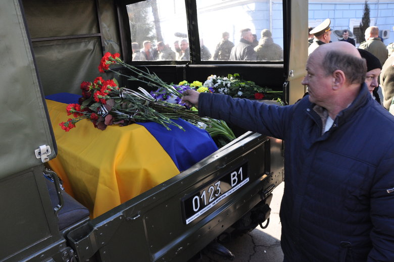 В Києві попрощалися із загиблим внаслідок російського обстрілу розвідником 30-ї ОМБр Антоном Сидоровим 59