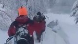 Рятівники, поліцейські та волонтери третю добу шукають на Закарпатті чоловіка, який катався на снігоході та заблукав. ВІДЕО+ФОТОрепортаж
