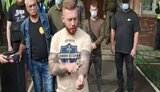 Член "Нацкорпусу" Кухарчук, якому вручили підозру за акцію під ОП, порізав собі вени на знак протесту проти переслідування ветеранів. ВIДЕО