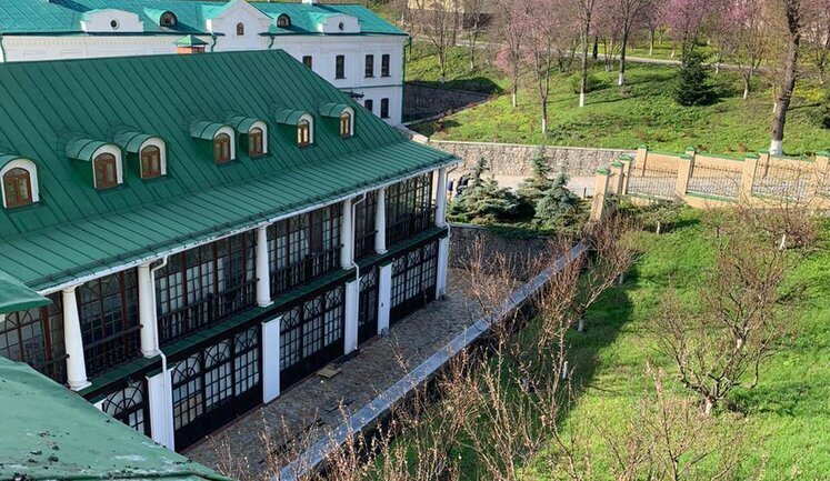Комиссия Минкульта выявила очередные повреждения объектов культурного наследия в Лавре. ФОТОрепортаж