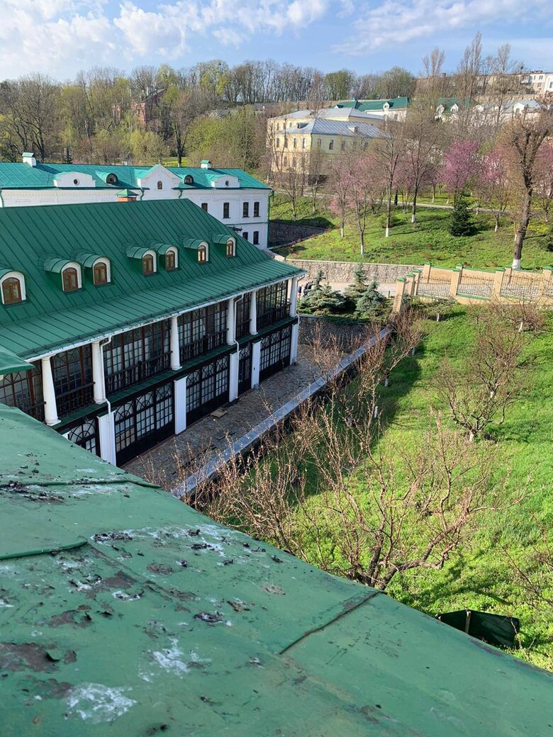 Комісія Мінкульту виявила чергові пошкодження об’єктів культурної спадщини у Лаврі 04