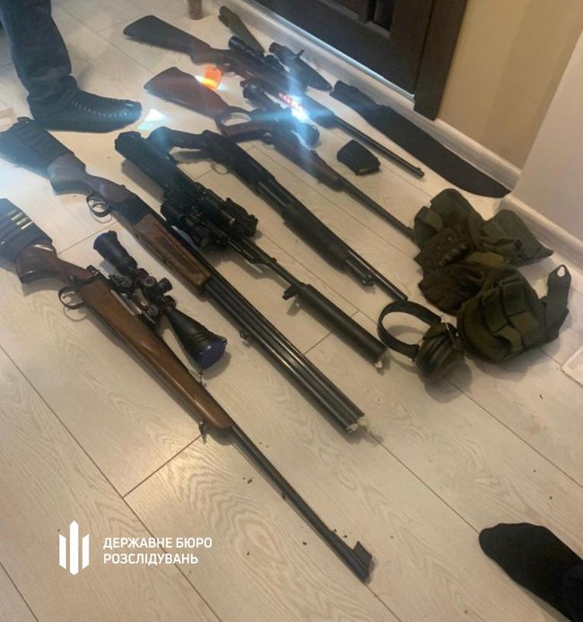 Сотрудникам полиции и директору оружейного магазина на Киевщине сообщено о подозрении в выдаче незаконных разрешений на оружие, - ГБР 08