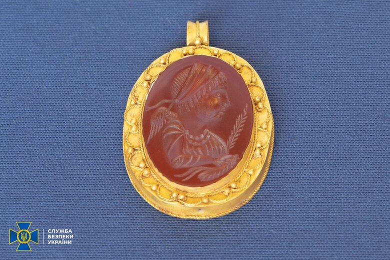 Затримано контрабандистів, які хотіли продати українське Скіфське золото на 60 млн євро в Іспанії. Серед них - представник УПЦ МП, - СБУ 06