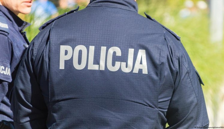 Польша высылает украинку, которая в нетрезвом состоянии покусала полицейского: ей запретили въезд в страну на 5 лет