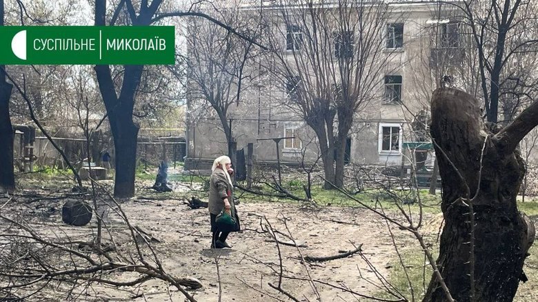 У мережі показали наслідки ворожих обстрілів житлових кварталів та дитячих майданчиків Миколаєва 03 У мережі показали наслідки ворожих обстрілів житлових кварталів та дитячих майданчиків Миколаєва 03