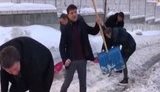 Богдан на фоне происходящего снежного коллапса напомнил Зеленскому о лопата-челендже: "+5% рейтинга". ВИДЕО