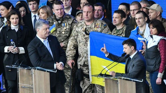 Річниця дебатів на стадіоні з Порошенком: на які свої запитання не зможе відповісти президент Зеленський? 02