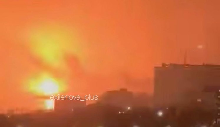 Самолет загорелся на аэродроме в российском Таганроге после атаки БПЛА, - росСМИ. ВИДЕО+ФОТО