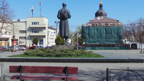 Киев на карантине: пустые парки и одинокие прохожие 09