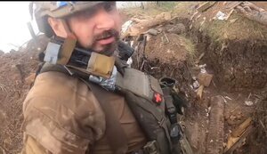 Бойцы 47-й бригады под командованием Олега Сенцова в захваченных российских окопах. ВИДЕО