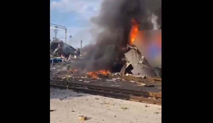 Russian forces attacked railway infrastructure in three regions: carriage was destroyed and there is damage. VIDEO