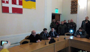 Protesters seek release of detained Donbas blockade participants inside Volyn Regional Council. PHOTOS