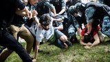 Марш в поддержку журналиста Голунова и против сфабрикованных уголовных дел проходит в Москве: задержали уже более 400 человек. ФОТОрепортаж
