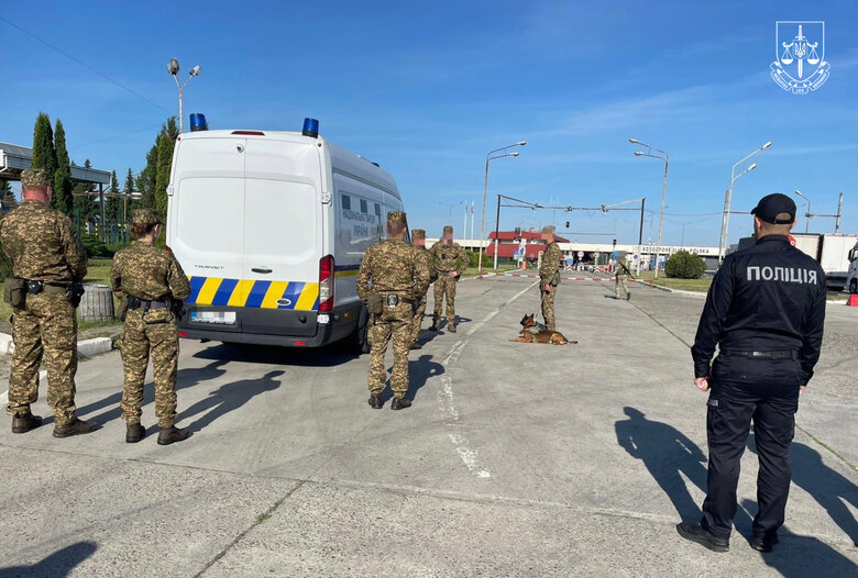 До Чехії екстрадирували учасників шахрайського call-центру