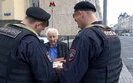 У Москві пасажири автобуса здали поліції пенсіонера, бо почули фразу про ПВК Вагнер.
