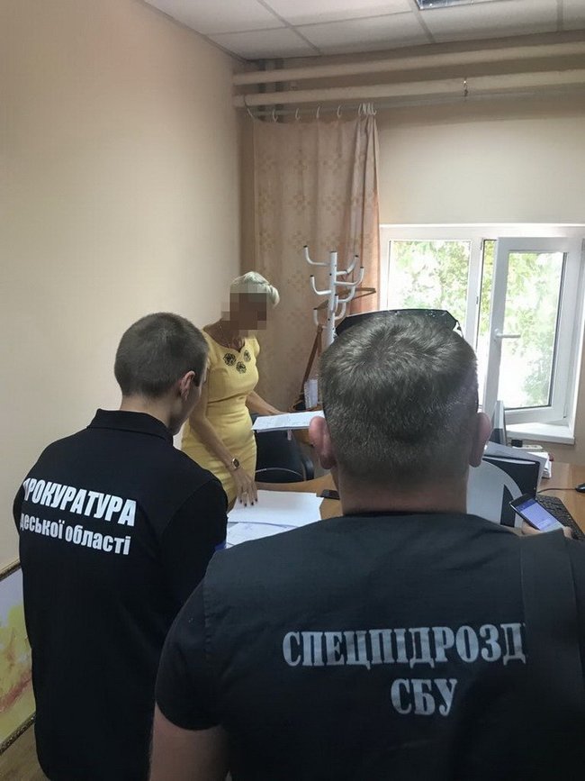 СБУ задержала на взятке чиновницу Одесского горсовета 02