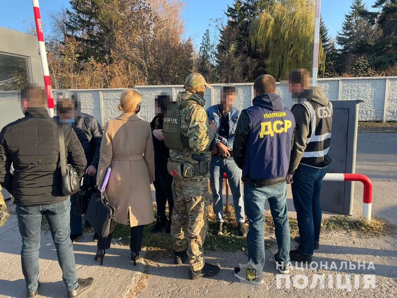 Квартирные мошенники отбирали жилье у пенсионеров 05