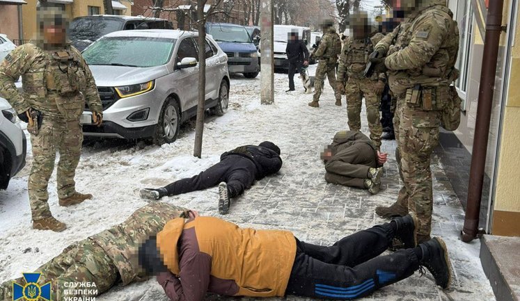 За $2000 обещали "отбивать" мужчин от ТЦК: задержаны участники преступной группы в Виннице. ФОТОРЕПОРТАЖ