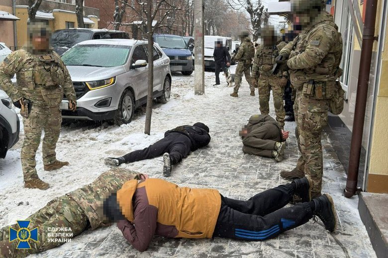 У Вінниці викрили злочинну групу, яка за гроші відбивала чоловіків від мобілізації