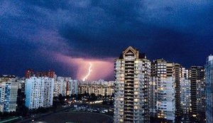 Грозы, ливень и сильный ветер: в Киеве объявили первый уровень опасности
