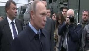 "Чом такий серйозний? Не вірить", - президент РФ Путін вітає працівників із професійним святом. ВIДЕО