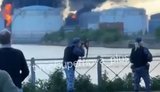 россиянин стреляет из автомата