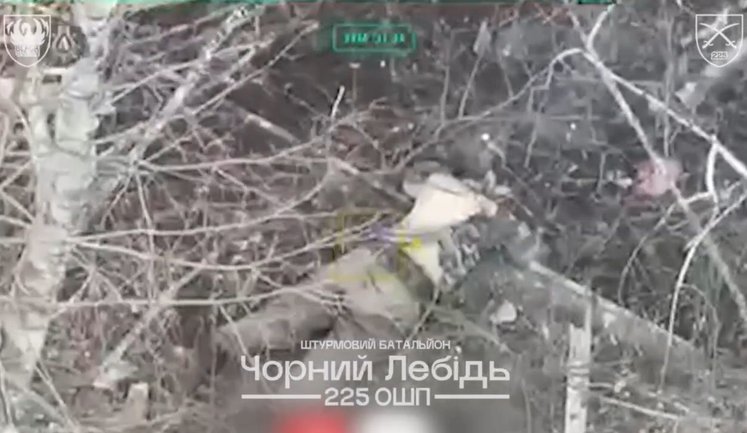 Пилот 225-го ОШП "Чорний Лебідь" обезглавил рашиста FPV-дроном