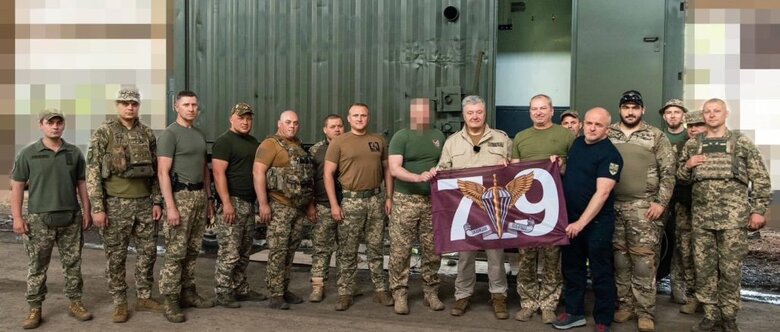 Легендарная 79-я ОДШБ, которая держит фронт под Марьинкой, получила дефицитные колеса для Хамви и банно-прачечные комплексы 01