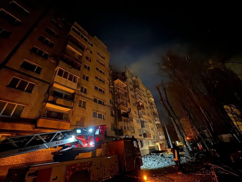 Влучання шахеда у багатоповерхівку у Дніпрі