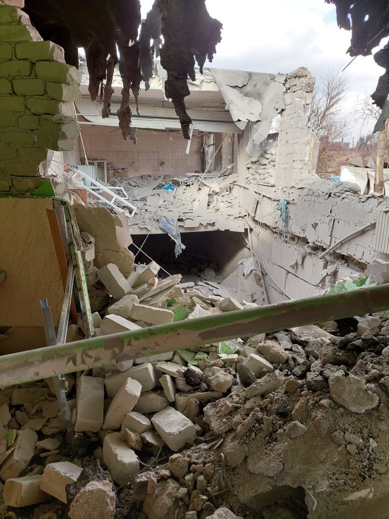 Як Саша могла виїхати з Маріуполя, якщо вона - операційна сестра військового шпиталя? Ось і надає допомогу дотепер в бункері заводу Азовсталь 02