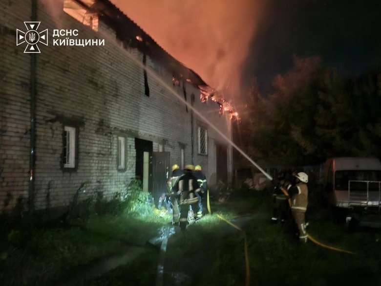Київщина: рятувальники ліквідували наслідки ворожих атак