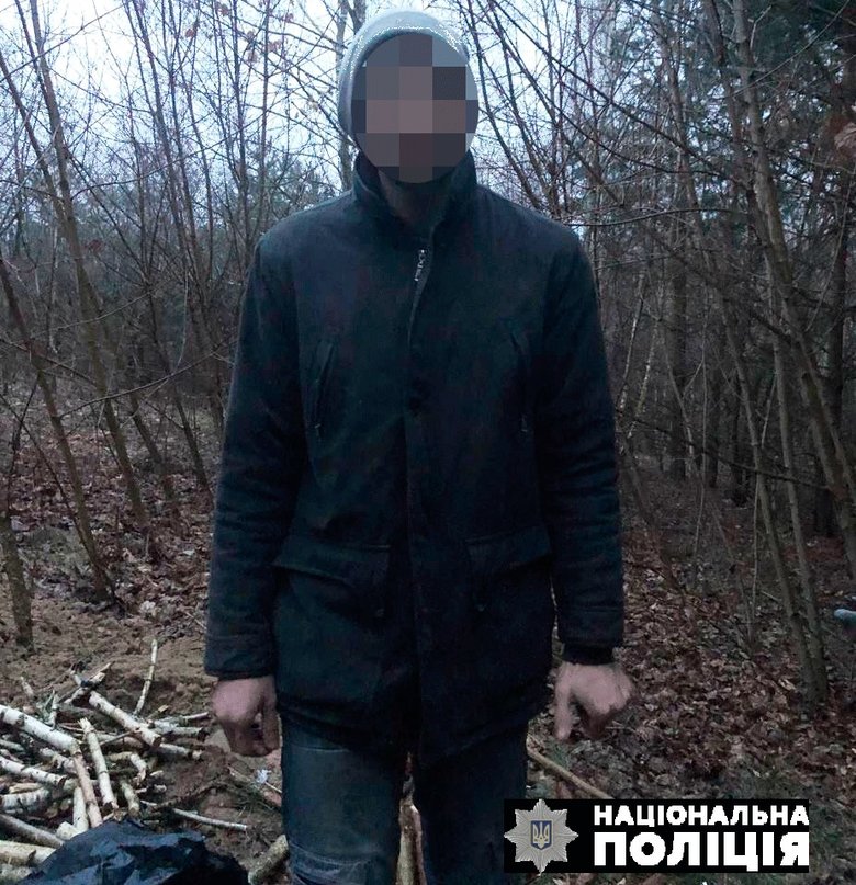 На Рівненщині затримали можливого російського корегувальника, який місяць прожив у землянці в лісі, - поліція 02
