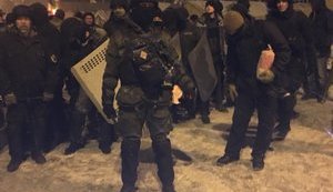 Clashes spark outside Ukrainian parliament as police try to locate Saakashvili in tent camp. VIDEO+PHOTOS
