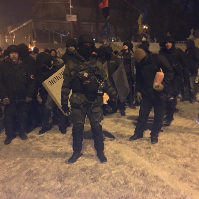 Полиция пыталась найти Саакашвили в лагере под ВР: произошли столкновения 01