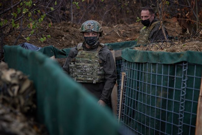 Зеленский посетил передовые позиции ВСУ в зоне ООС на Луганщине (обновлено) 04