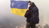 "Атакуйте, соколи! Слава Україні!" - над окупованим Кримом активісти підняли український прапор. ВIДЕО