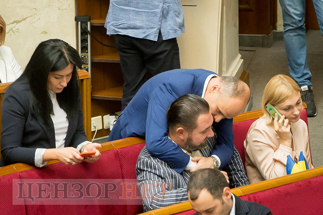 Спілкування Тимошенко з Кондратюк за колоною, Іванчук в гостях у Слуги народу і звільнений Балух у Раді, - робочий день ВР 13 вересня 08