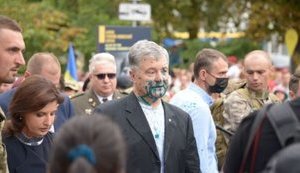 Порошенко облили зеленкой в центре Киева. Нападавший задержан, - Нацполиция