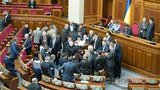 Оппозиция продолжает блокировать трибуну Верховной Рады. ФОТОрепортаж + ВИДЕО