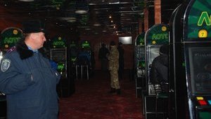 Команда Борислава Березы на Троещине закрыла очередной подпольный салон с донецкими "учредителями" и "лоббистами" Колобовым и Царевым