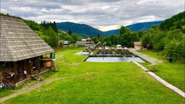 zelenyj-turizm-єko-turizm-gde-otdoxnut-na-majskie-i-letom-v-ukraine-foreleva-ferma-v-kolochavі-kolochava-forel 11