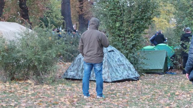 Активісти встановили 14 наметів під Радою (оновлено) 01