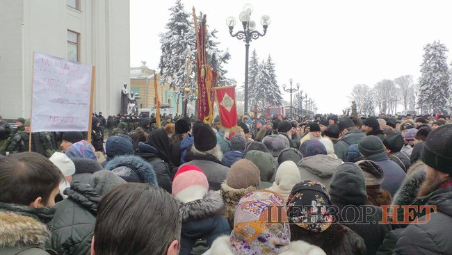 Верующие УПЦ МП пришли молиться под Раду 13