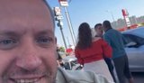 Росіянин із посмішкою знімає сутичку місцевих за бензин на АЗС: "Качели на заправках. Люди накалены бл#дь". ВIДЕО