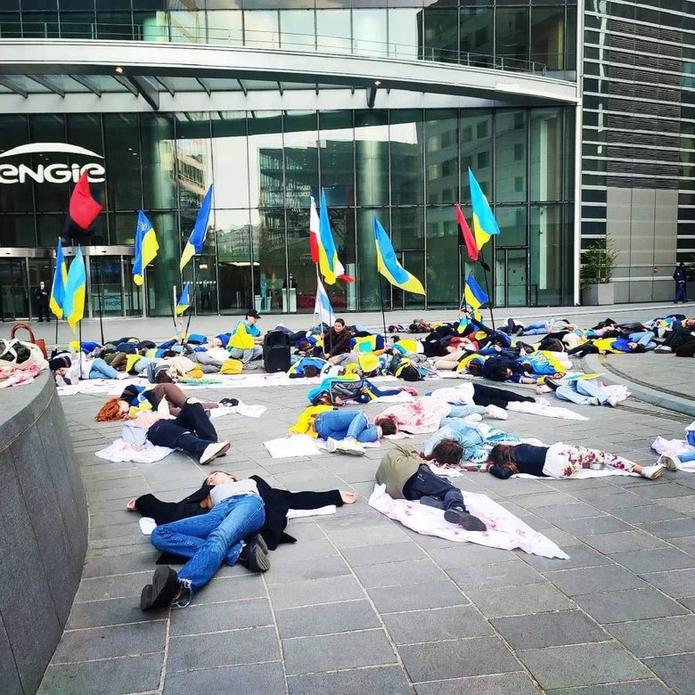 Сотни людей пикетировали офис французской Engie в рамках акции Stop Bloody Energy 02