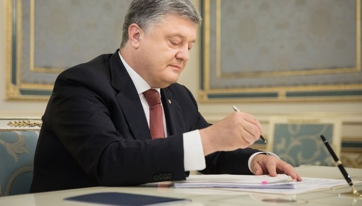Порошенко створив військово-цивільні адміністрації в населених пунктах Широкине і Бердянське