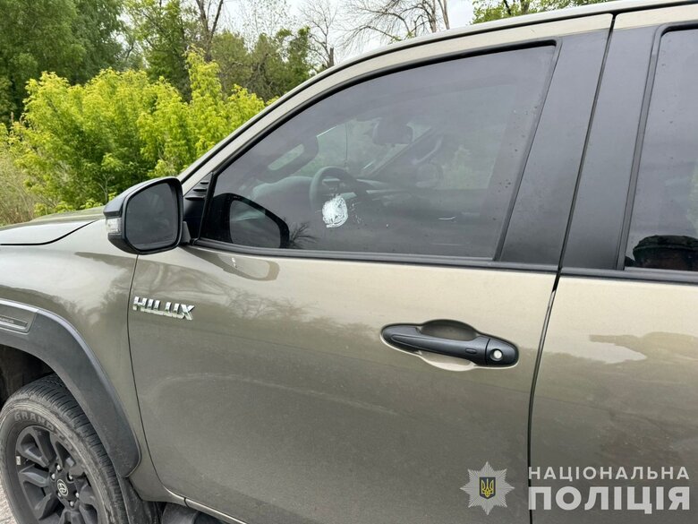 Поліцейське авто обстріляли у Вовчанську