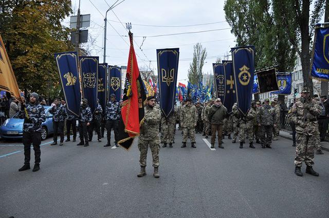 Националисты провели в Киеве Марш Славы Героев 12