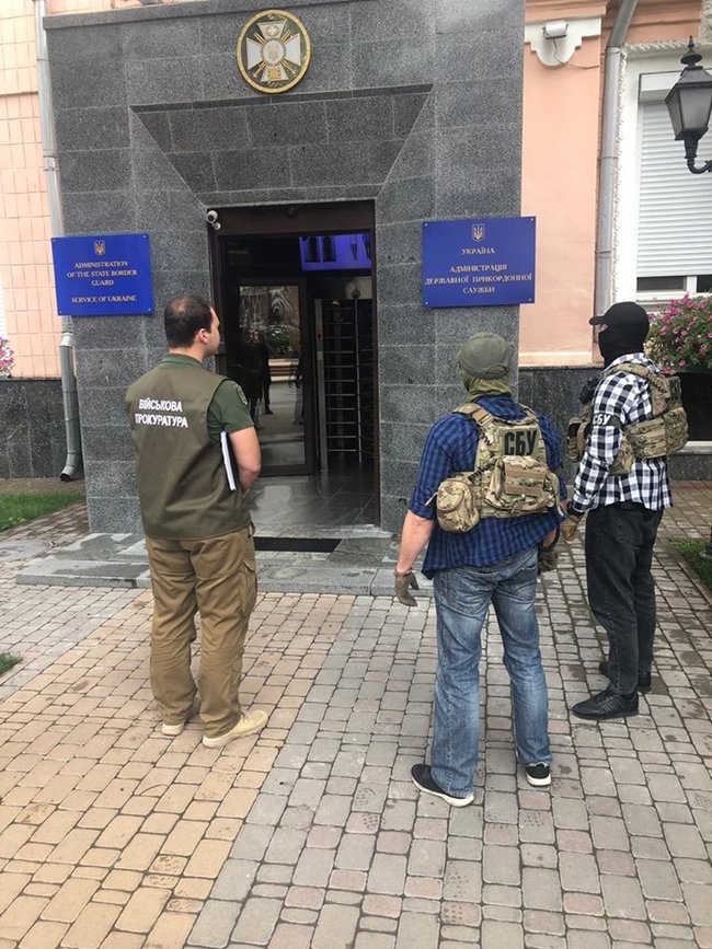 Правоохранители проводят обыски в помещениях Кабмина, погранслужбы и ГФС 03